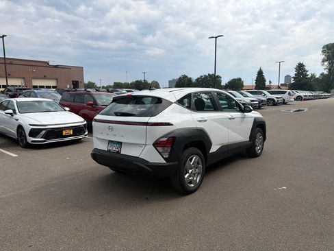 Used 2026 Hyundai Kona SE AWD/4WD image 2