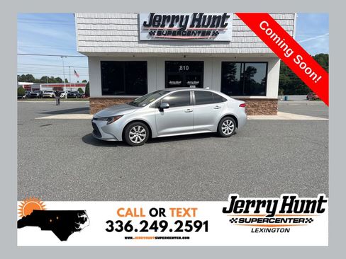 Used 2020 Toyota Corolla LE FWD image 1