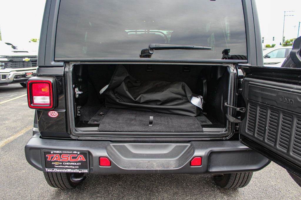 Used 2023 Jeep Wrangler Unlimited Sahara w/ Cold Weather Group AWD/4WD image 11