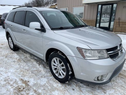 Used 2014 Dodge Journey SXT w/ Flexible Seating Group image 2