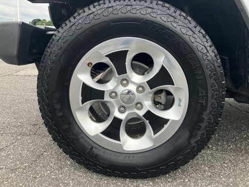 Used 2014 Jeep Wrangler Unlimited Sahara w/ Connectivity Group AWD/4WD image 31