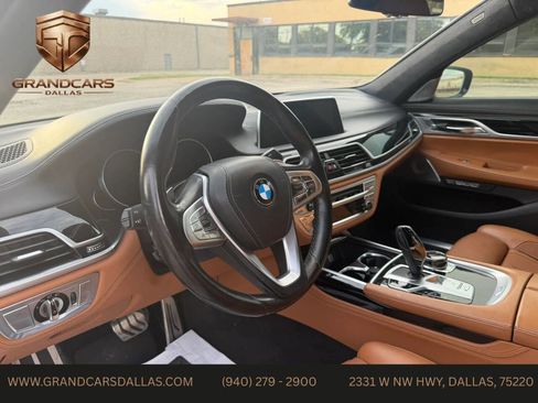 Used 2018 BMW 750i RWD image 10