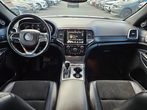 Used 2022 Jeep Grand Cherokee Laredo X AWD/4WD image 30