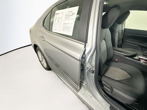 Used 2020 Toyota Camry LE FWD image 27