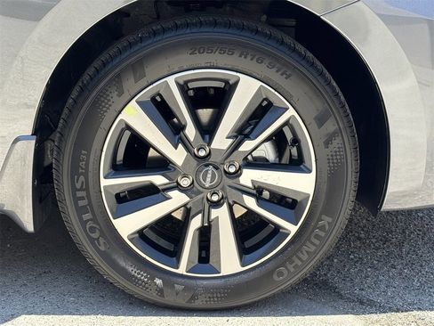 New 2025 Nissan Versa SV image 7