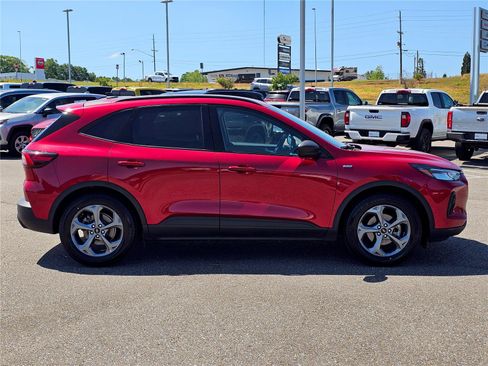 Used 2025 Ford Escape ST-Line w/ Tech Pack #1 FWD image 8