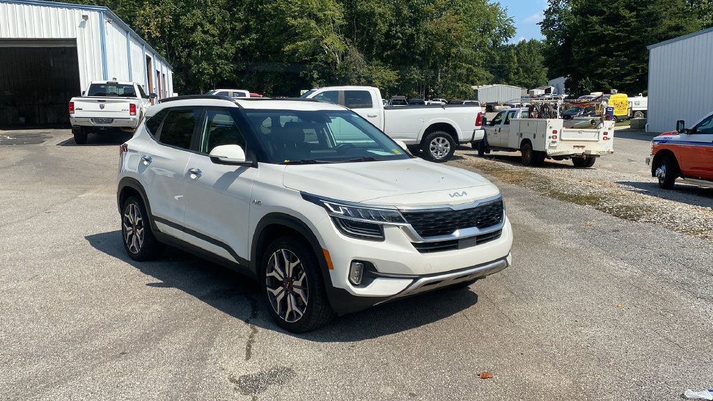 Used 2022 Kia Seltos SX w/ Sunroof Package AWD/4WD image 3