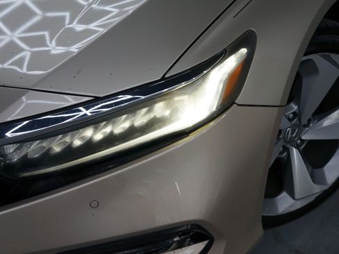 Used 2018 Honda Accord Touring image 3