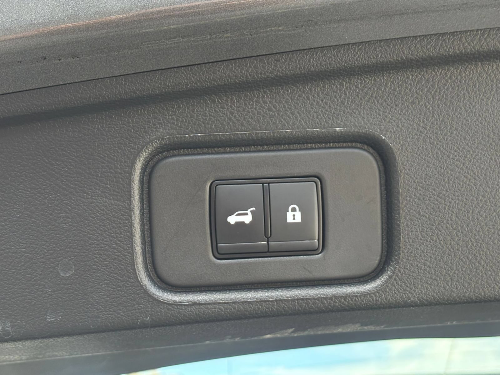 Used 2025 Nissan Pathfinder SV AWD/4WD image 22