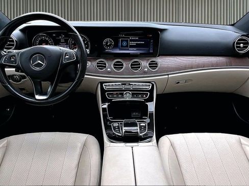 Used 2017 Mercedes-Benz E 400 4MATIC Wagon image 16