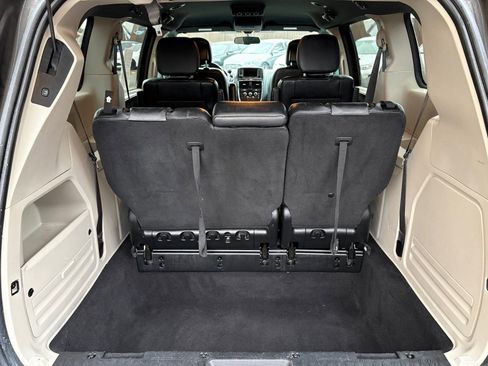 Used 2017 Dodge Grand Caravan SXT image 19