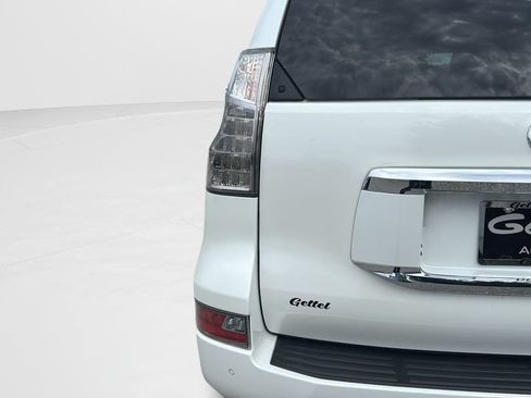 Used 2019 Lexus GX 460 w/ Navigation Package AWD/4WD image 38