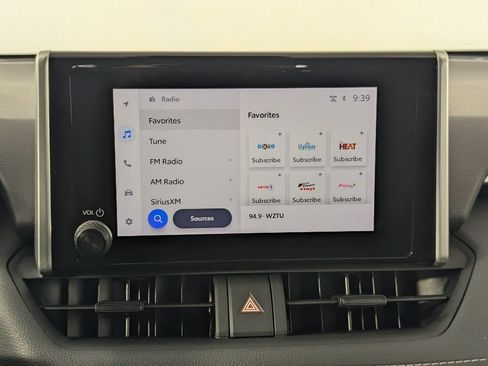 Used 2025 Toyota RAV4 XLE FWD image 19