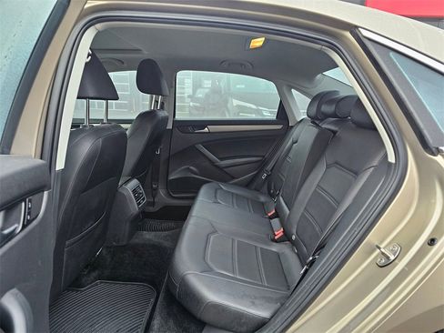 Used 2015 Volkswagen Passat TDI SE image 13