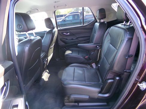Used 2020 Chevrolet Traverse LT w/ LT Premium Package AWD/4WD image 47