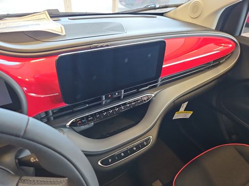 New 2024 FIAT 500 e (RED) image 10