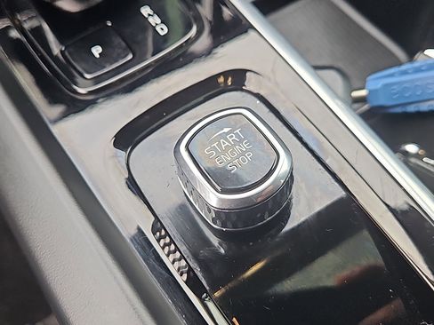 Used 2023 Volvo V60 B5 Cross Country Plus image 16