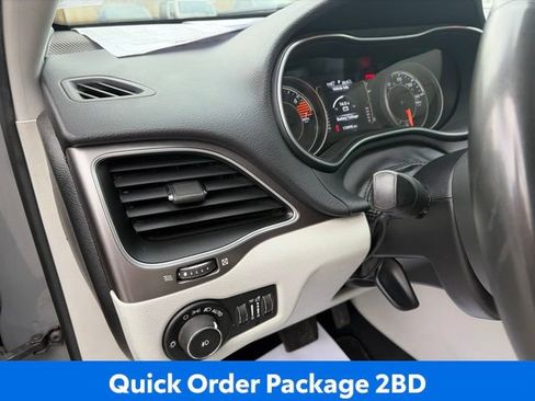 Used 2020 Jeep Cherokee Latitude Plus w/ Travel & Safety Group AWD/4WD image 14