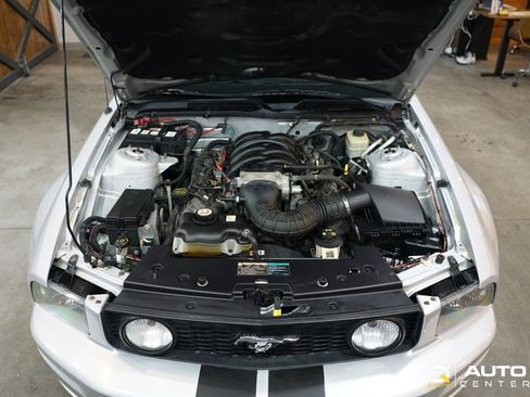 Used 2005 Ford Mustang GT Premium image 8