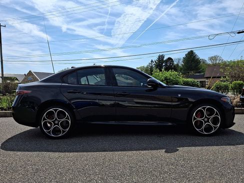 Used 2024 Alfa Romeo Giulia Ti w/ Performance Driving Package AWD/4WD image 4