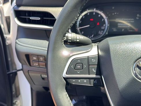 Used 2024 Toyota Highlander XLE AWD/4WD image 17