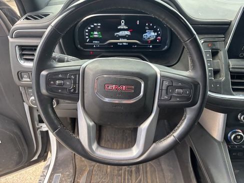 Used 2023 GMC Yukon XL SLT w/ SLT Luxury Package image 15