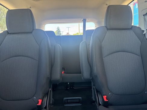 Used 2015 Chevrolet Traverse LT image 39
