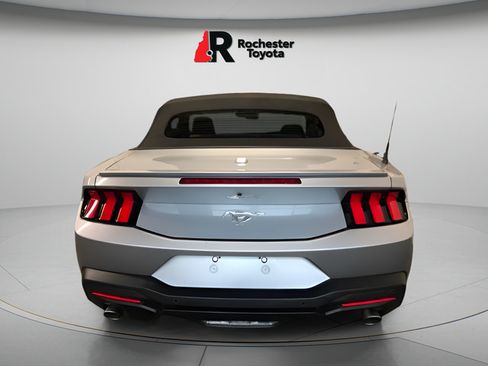Used 2025 Ford Mustang Premium RWD image 6