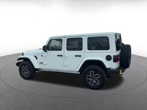 Used 2025 Jeep Wrangler Unlimited Sahara AWD/4WD image 9