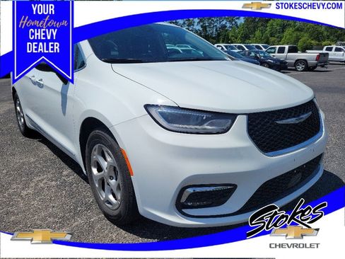 Used 2023 Chrysler Pacifica Limited FWD image 1