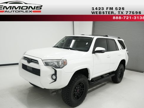 Used 2020 Toyota 4Runner SR5 Premium w/ Moonroof Package RWD image 1