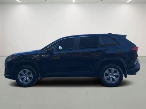 Used 2022 Toyota RAV4 LE image 3