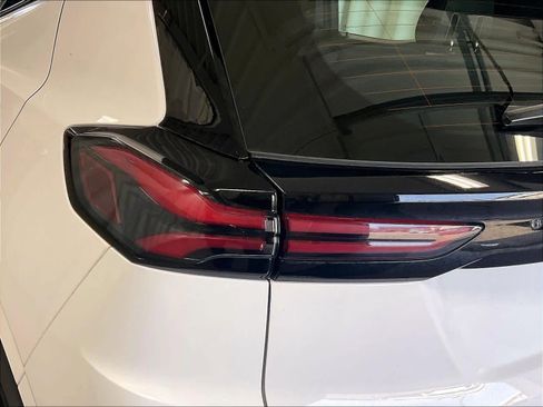 Used 2023 Chevrolet Bolt EUV LT w/ Comfort Package image 32