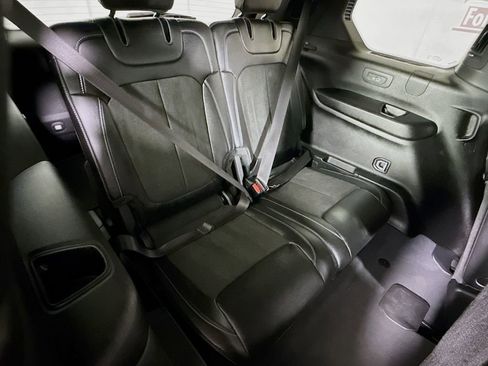 Used 2023 Jeep Grand Cherokee L Laredo image 33