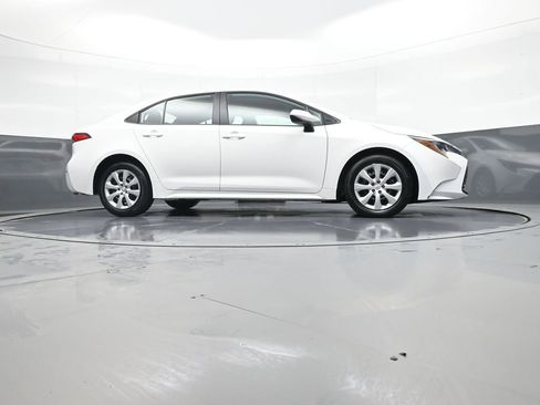 Certified 2025 Toyota Corolla LE image 28