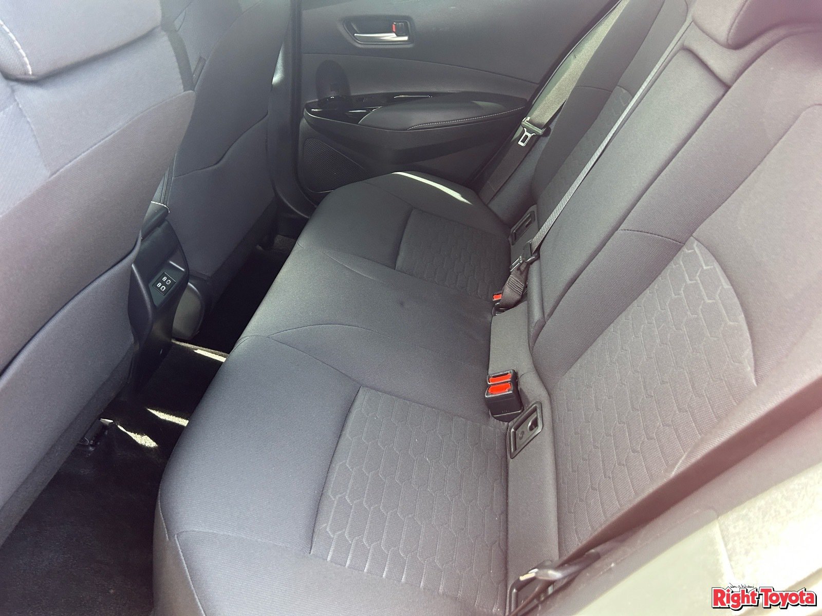 Certified 2025 Toyota Corolla SE FWD image 18