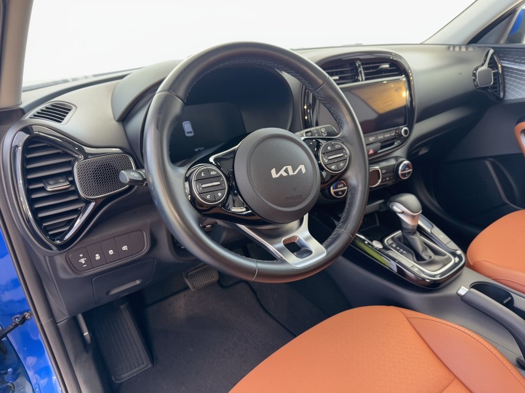 Used 2024 Kia Soul EX w/ Option Group 015 FWD image 4