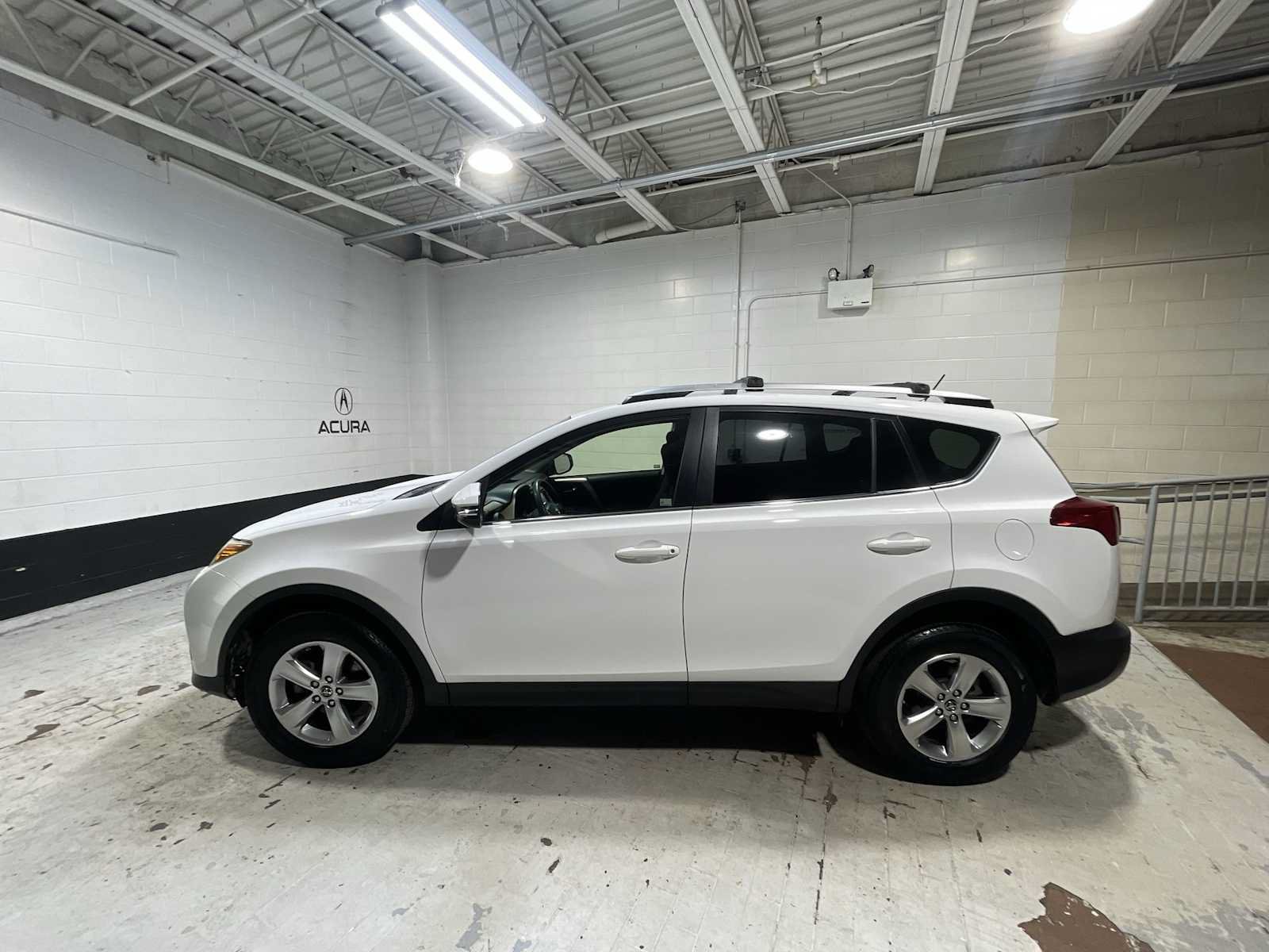 Used 2015 Toyota RAV4 XLE AWD/4WD image 3