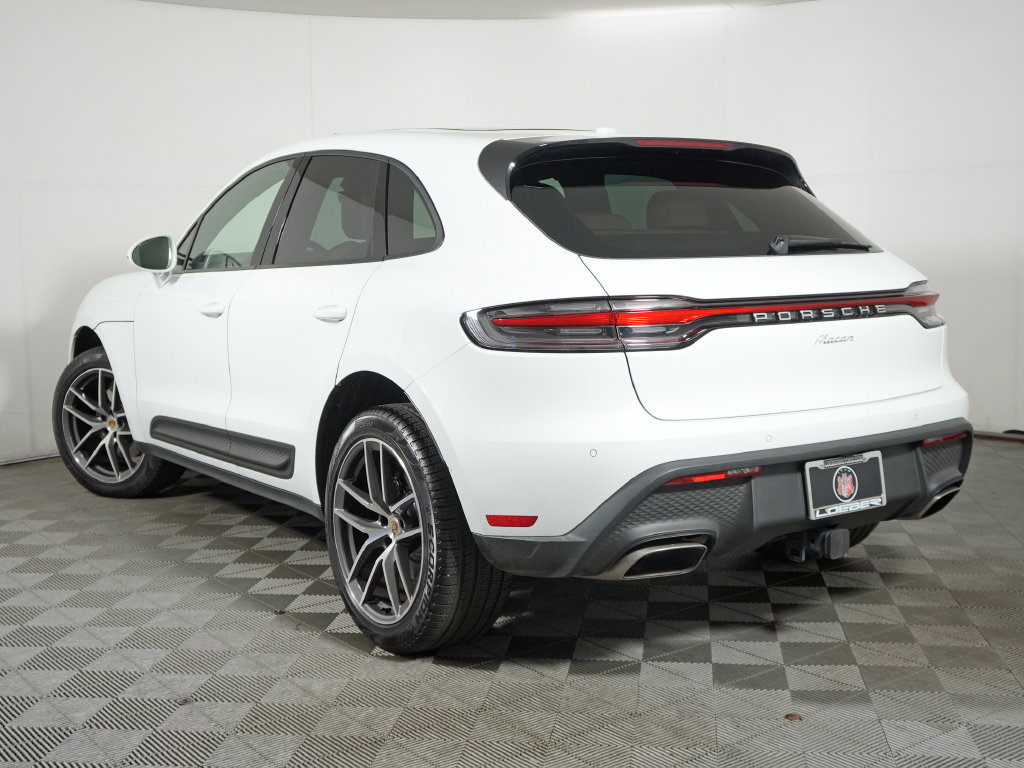 Certified 2025 Porsche Macan AWD/4WD image 3