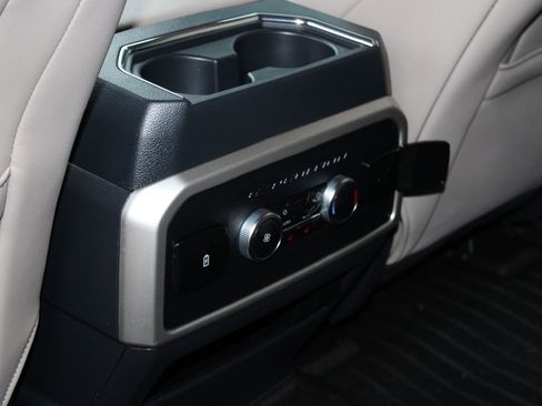 Used 2024 Ford Expedition Limited image 13