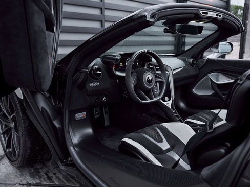 Used 2024 McLaren 750S Spider image 37