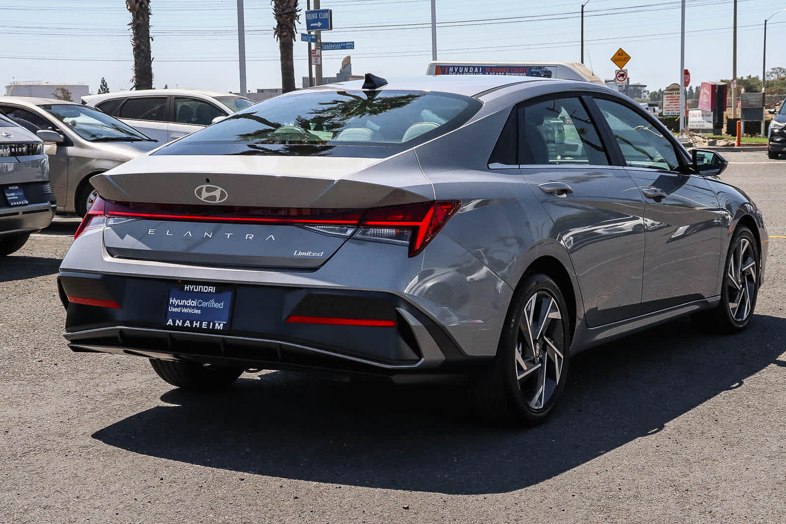 Used 2026 Hyundai Elantra Limited FWD image 7