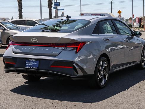 Used 2026 Hyundai Elantra Limited FWD image 7
