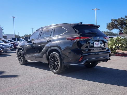 Used 2024 Toyota Highlander XSE image 6