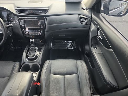 Used 2018 Nissan Rogue SL w/ Premium Package image 13