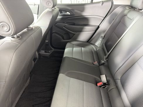 Used 2025 Chevrolet Trax LT w/ LT Convenience Package FWD image 23