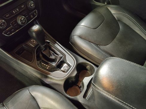 Used 2020 Jeep Cherokee Limited image 26