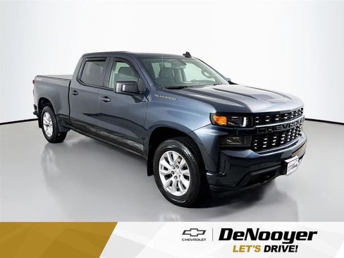Used 2021 Chevrolet Silverado 1500 Custom image 1