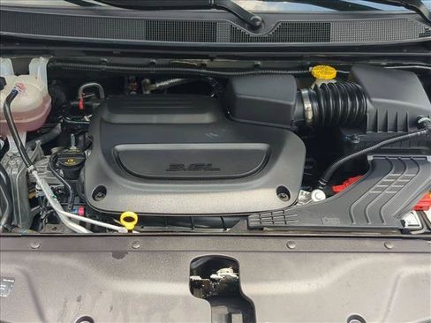 Used 2025 Chrysler Pacifica Select FWD image 22