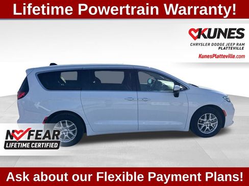 Used 2023 Chrysler Pacifica Touring-L image 12